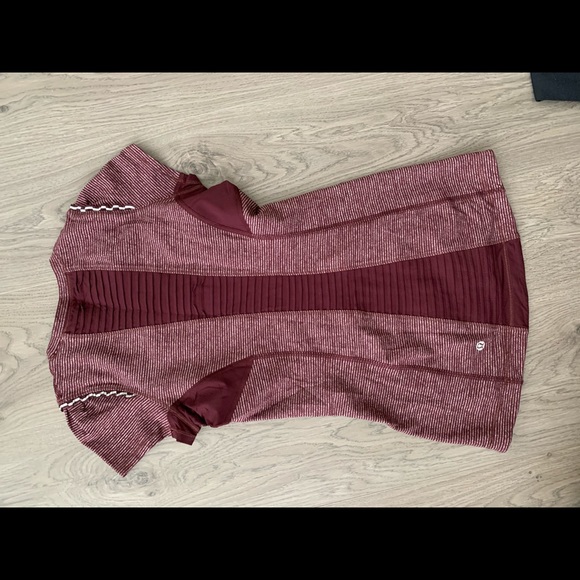 Lululemon t shirt - size 2 - Picture 3 of 6